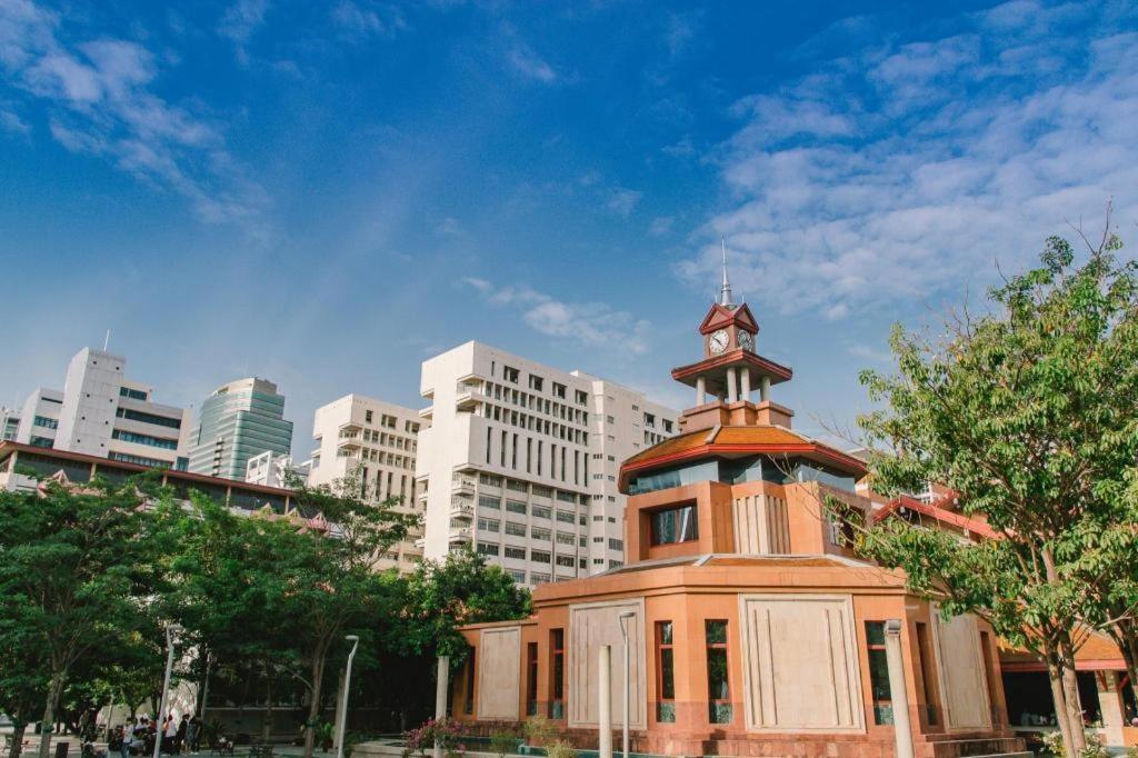 White House Asoke Sukhumvit 18 Otel Bangkok Dış mekan fotoğraf