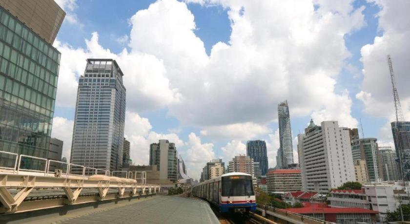 White House Asoke Sukhumvit 18 Otel Bangkok Dış mekan fotoğraf