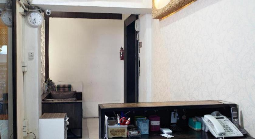 White House Asoke Sukhumvit 18 Otel Bangkok Dış mekan fotoğraf