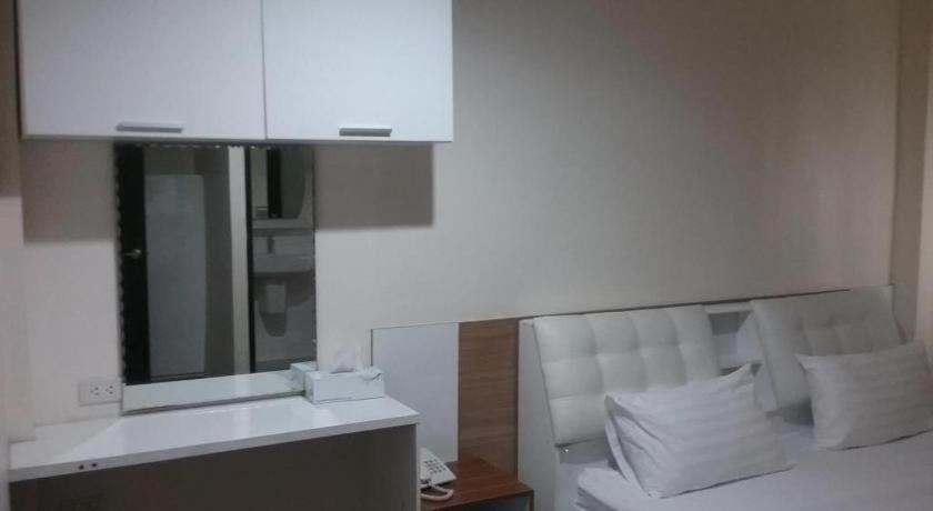 White House Asoke Sukhumvit 18 Otel Bangkok Dış mekan fotoğraf