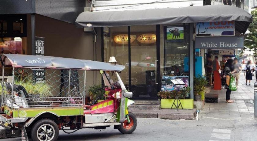 White House Asoke Sukhumvit 18 Otel Bangkok Dış mekan fotoğraf